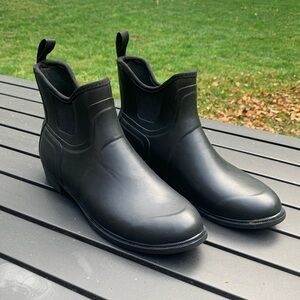 Women’s Black Muck Derby Ankle Rubber Slip on Boots sz 9